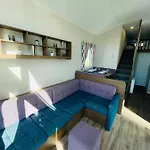 The Hideaway With Hot Tub בית נופש