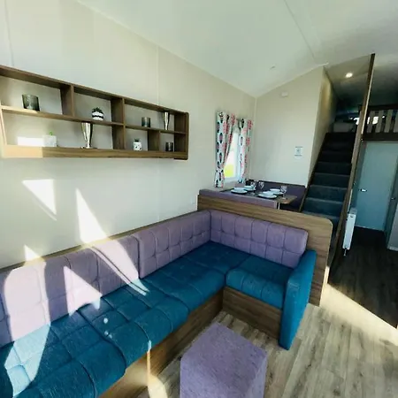 The Hideaway With Hot Tub بيت للعطل