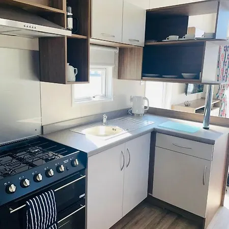 The Hideaway With Hot Tub *