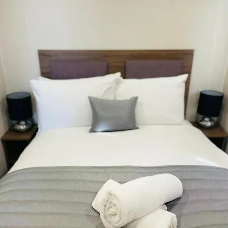 The Hideaway With Hot Tub بيت للعطل *